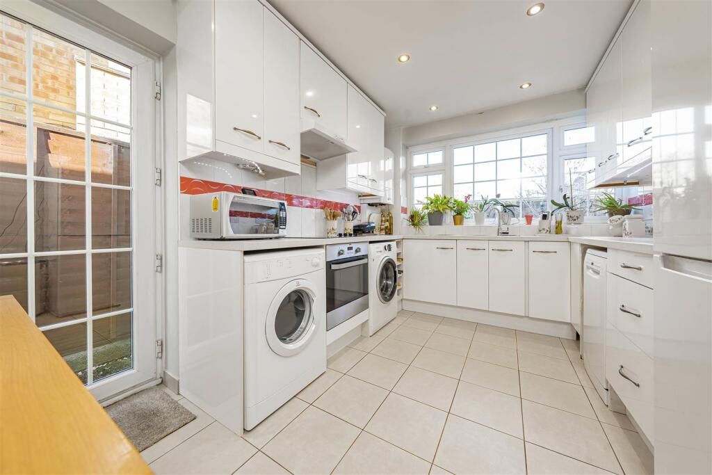 Additional image 4 of Newlyn Close, Bricket Wood, St. Albans