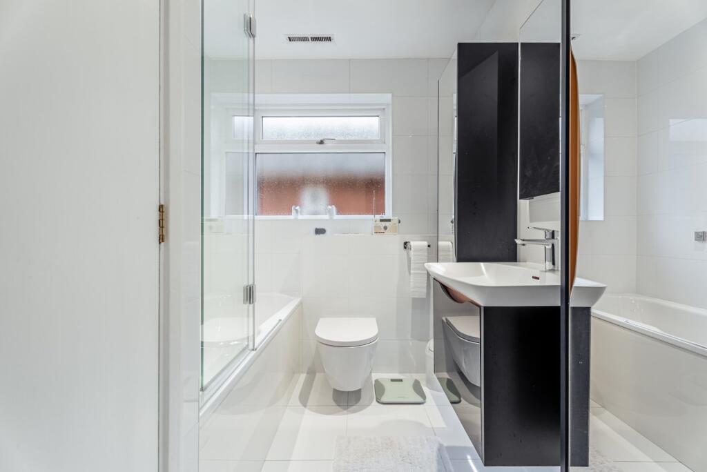 Additional image 19 of Long Fallow, St. Albans, Hertfordshire, AL2