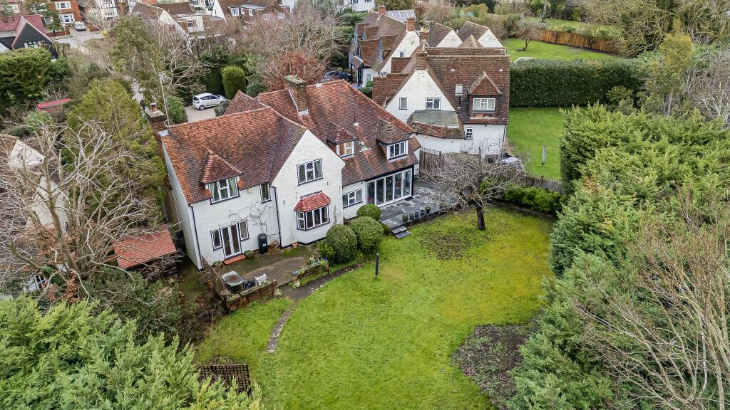 The Close, Brookmans Park, AL9