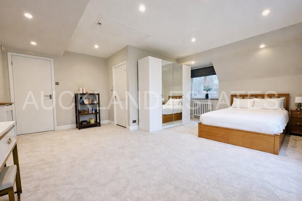 Additional image 23 of Foxes Lane, Brookmans Park, AL9