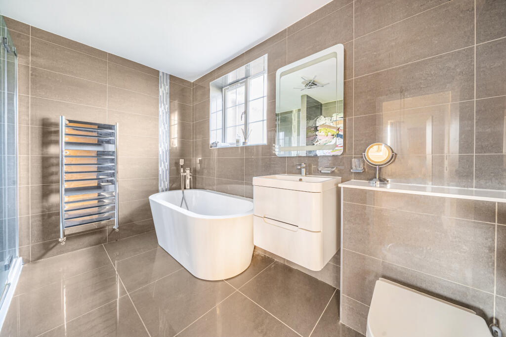 Additional image 6 of Long Buftlers, Harpenden, AL5