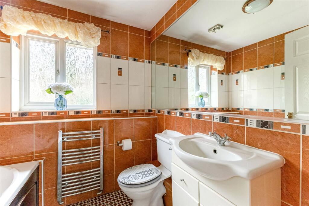 Additional image 13 of Wynches Farm Drive, St. Albans, Hertfordshire, AL4