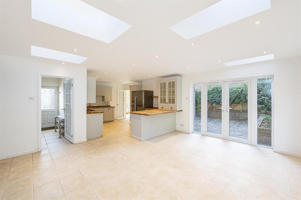 Additional image 14 of Park Rise, Harpenden