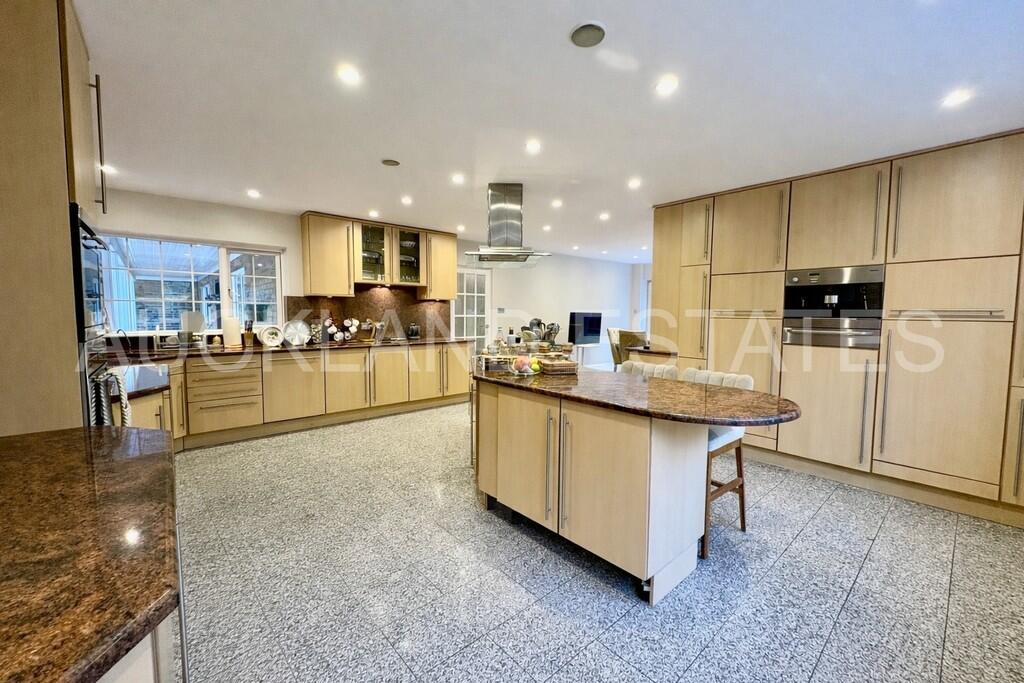 Additional image 13 of Foxes Lane, Brookmans Park, AL9