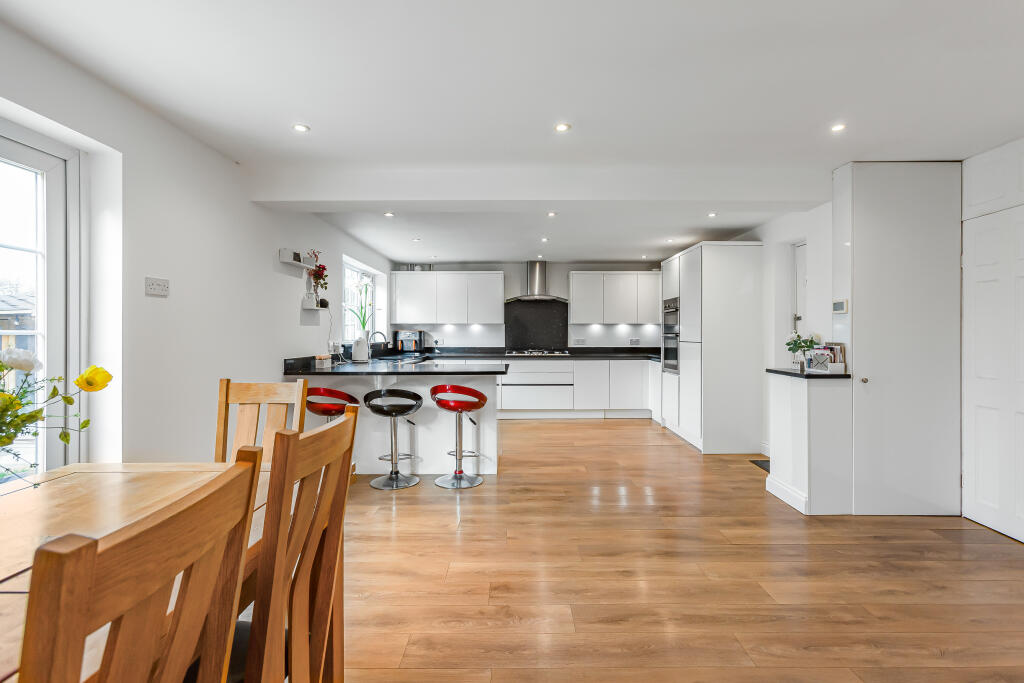 Additional image 14 of West Mead, Welwyn Garden City, Hertfordshire, AL7