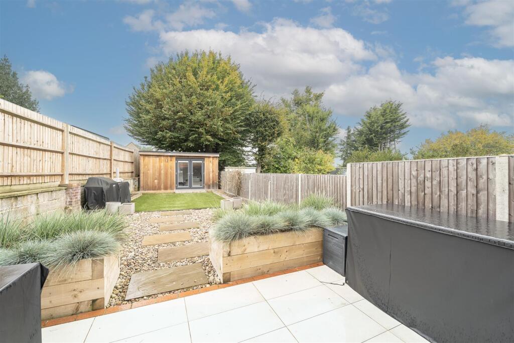 Additional image 12 of Park Mount, Harpenden