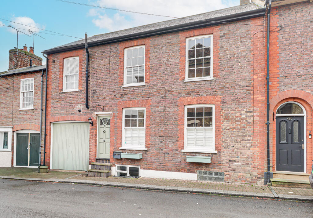 Albert Street, Markyate, AL3