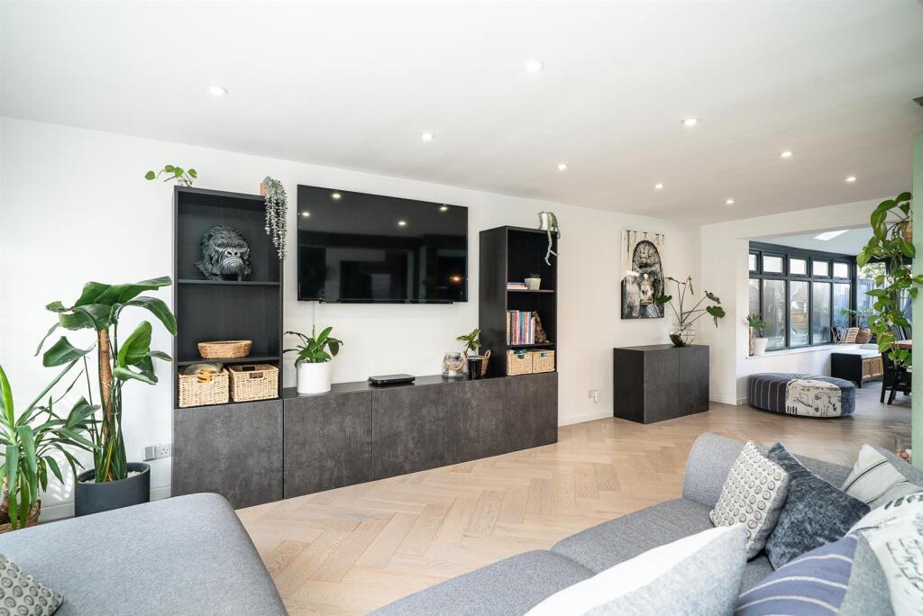 Additional image 5 of Maplefield, Park Street, St. Albans