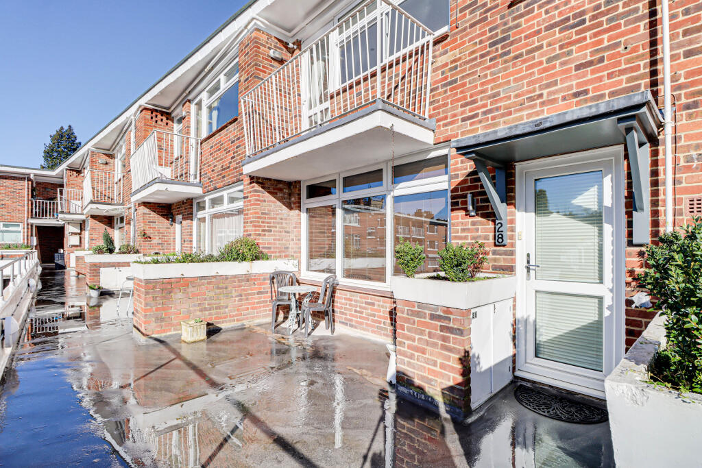 Church Green Row, Church Green, Harpenden, AL5