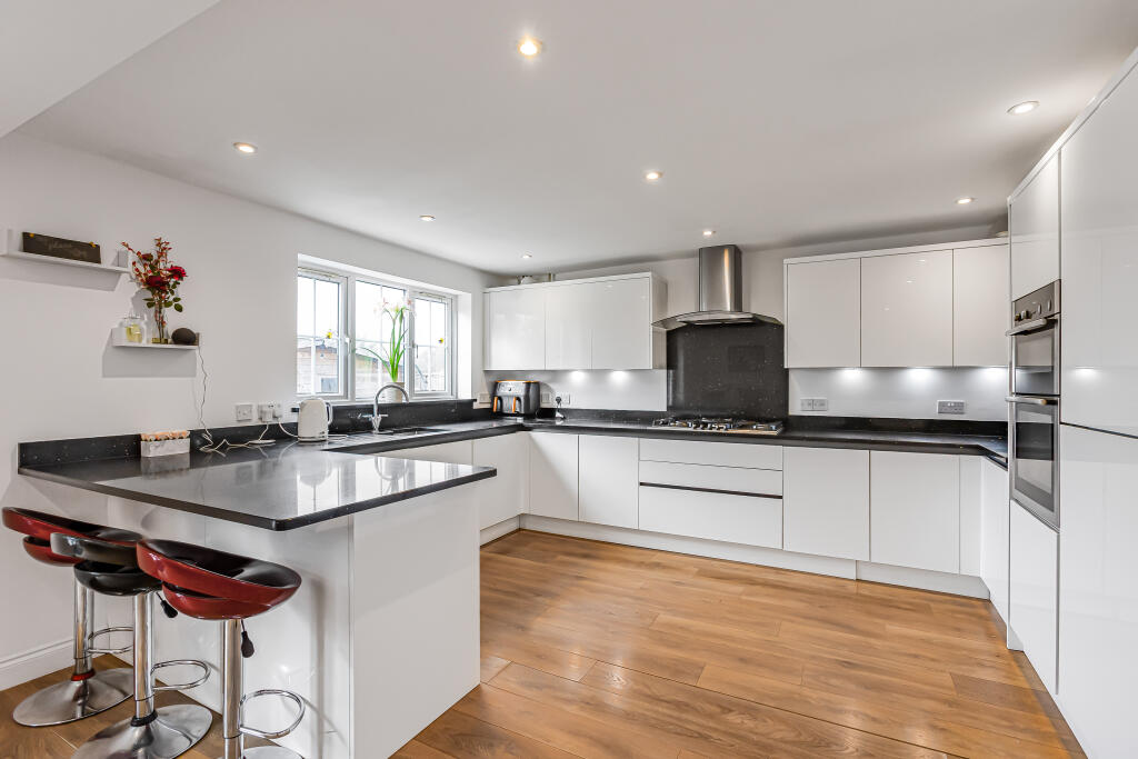 Additional image 4 of West Mead, Welwyn Garden City, Hertfordshire, AL7