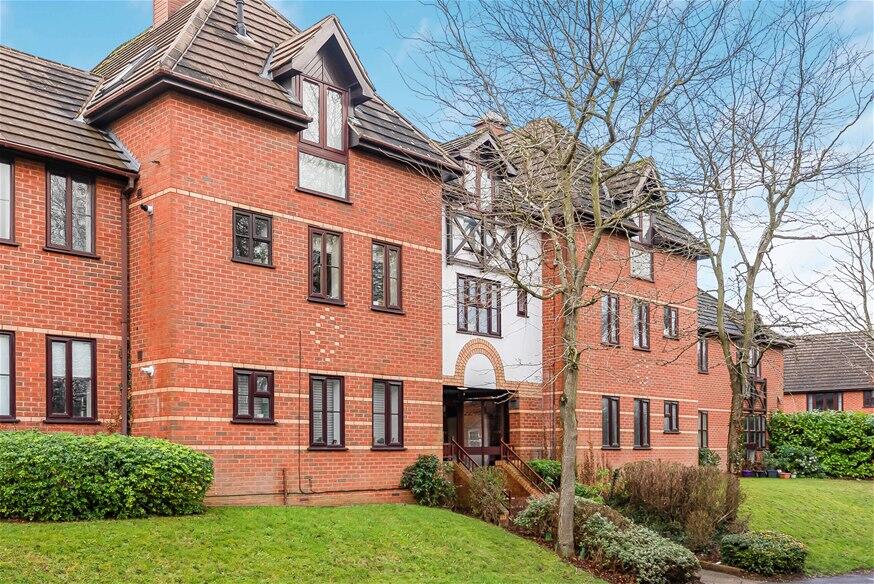 Station Road, Harpenden, AL5