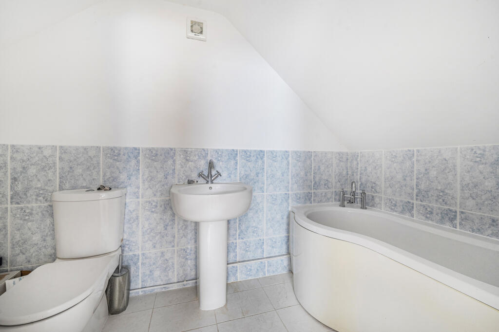 Additional image 19 of Long Buftlers, Harpenden, AL5