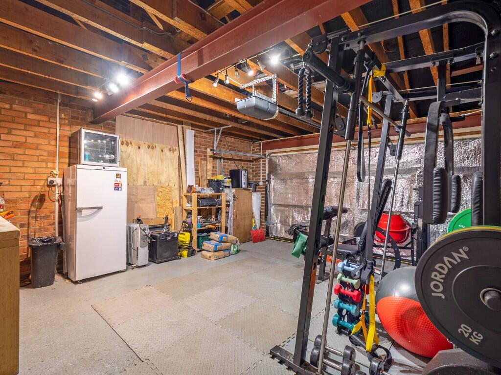 Additional image 33 of Fairway Close, Harpenden, Hertfordshire, AL5