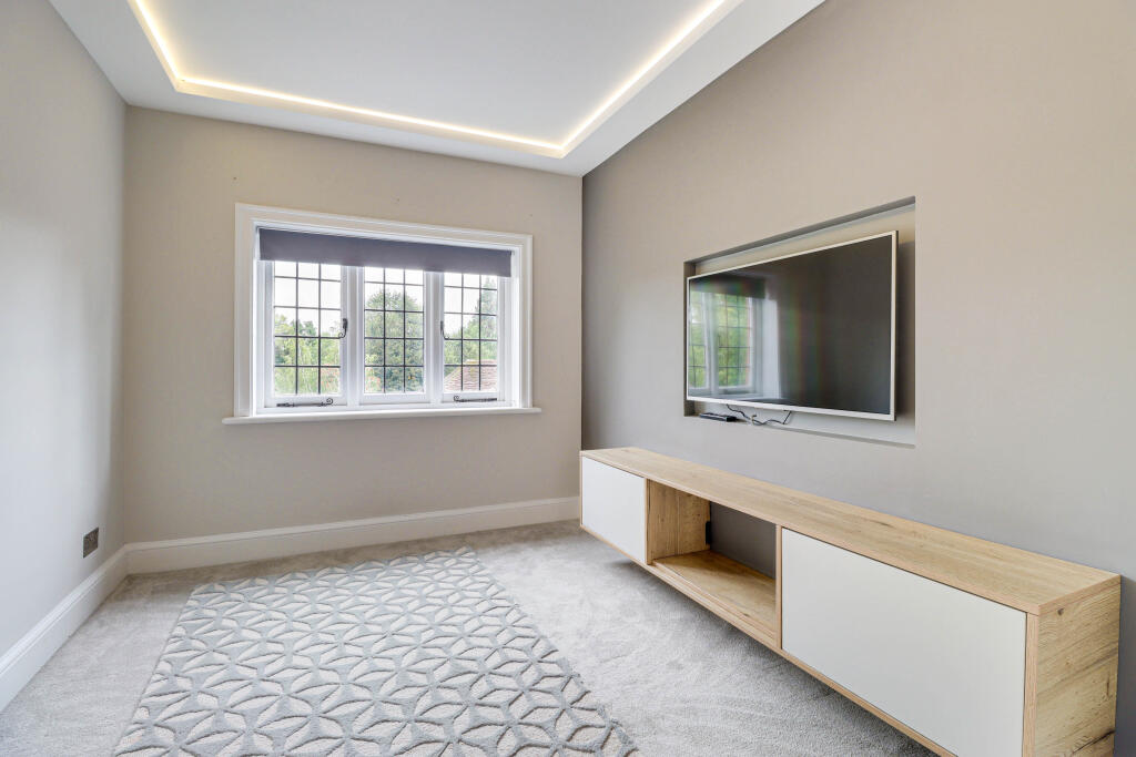 Additional image 11 of Kirkwick Avenue, Harpenden, Hertfordshire, AL5