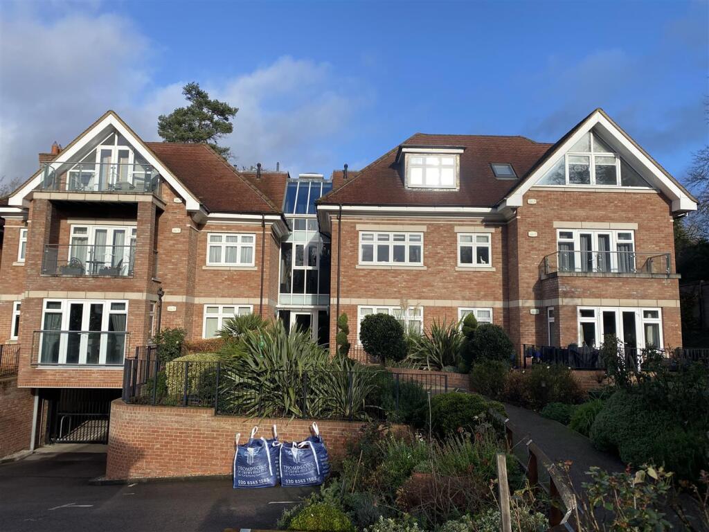 Georges Wood Road, Brookmans Park