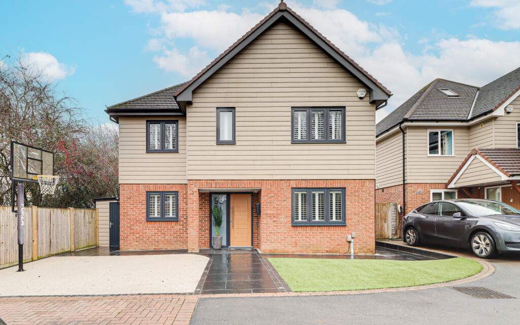 Tuffnells Way, Harpenden, Hertfordshire, AL5