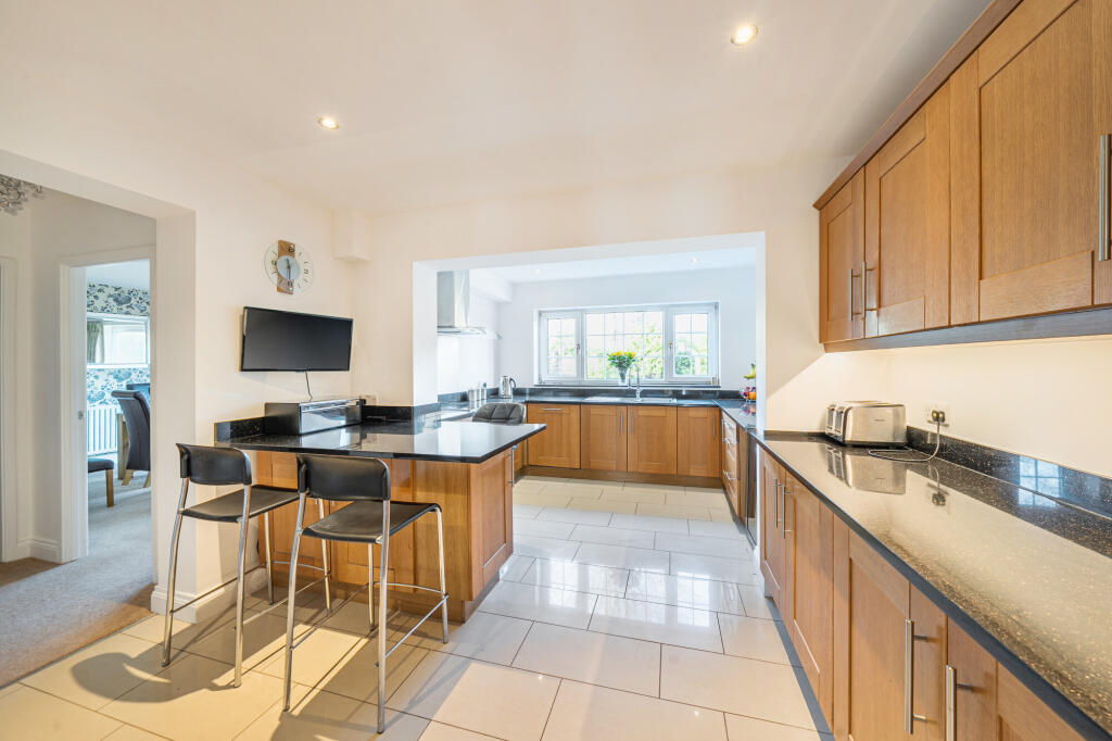 Additional image 9 of Long Buftlers, Harpenden, AL5