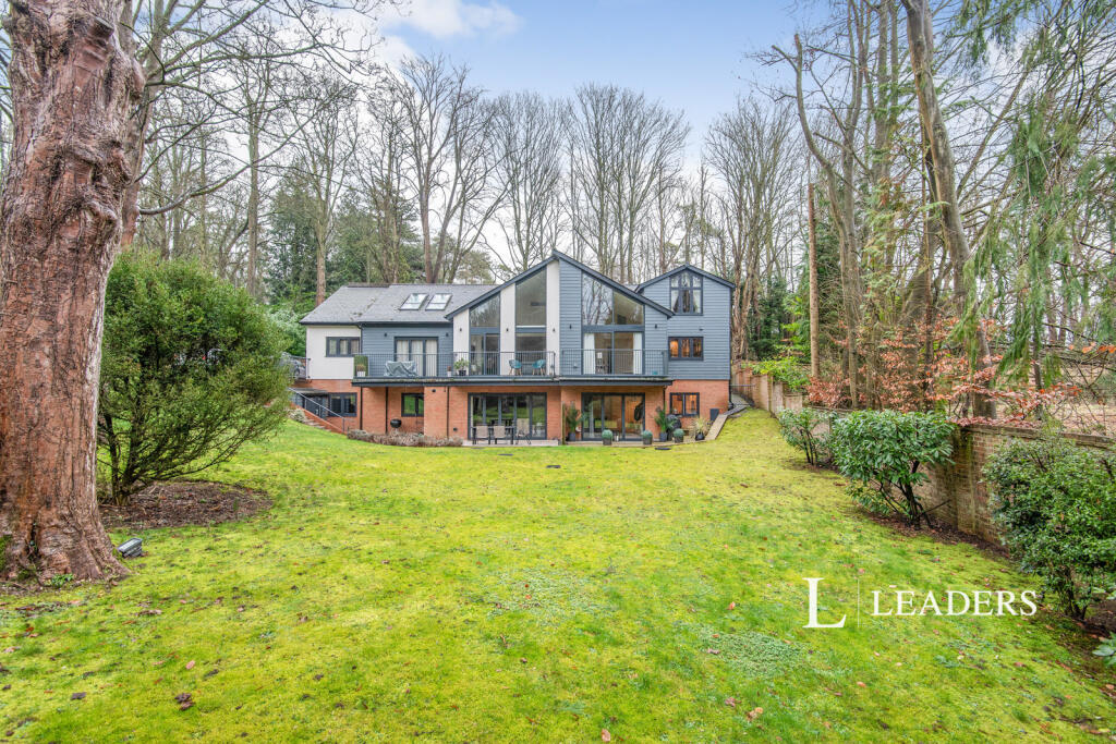 Sadlers Lodge, 40 New Road, AL6