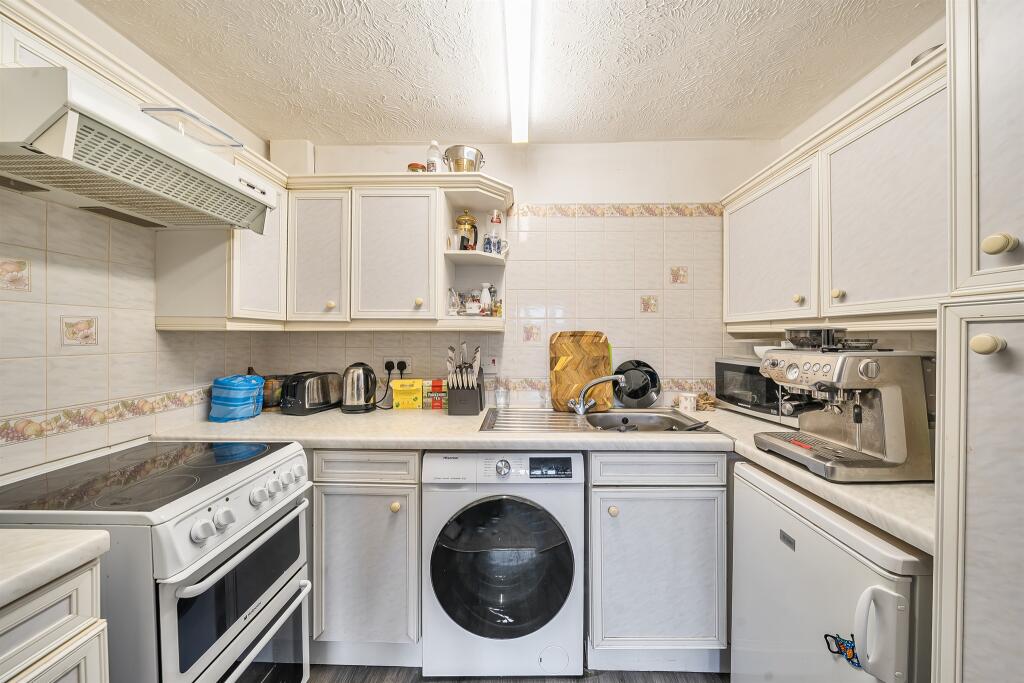 Additional image 2 of Larks Ridge, St. Albans