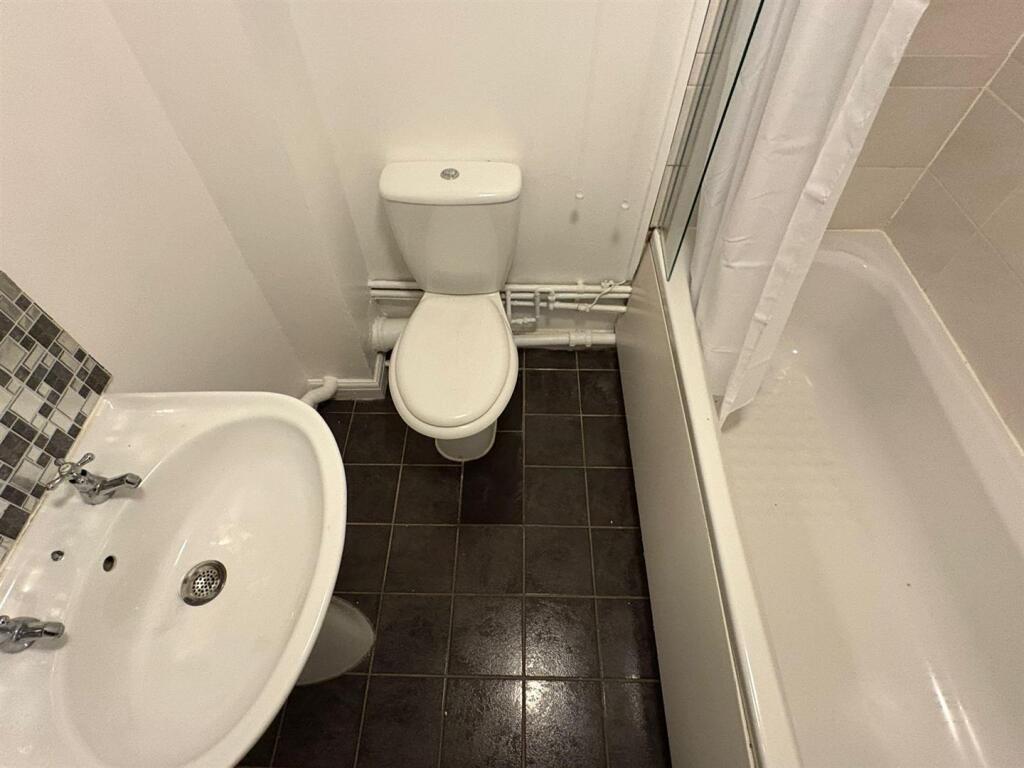 Additional image 5 of Walsingham Close, Hatfield