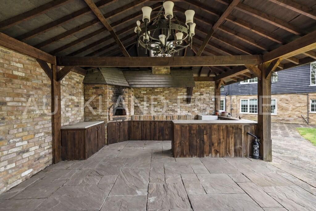 Additional image 37 of Foxes Lane, Brookmans Park, AL9