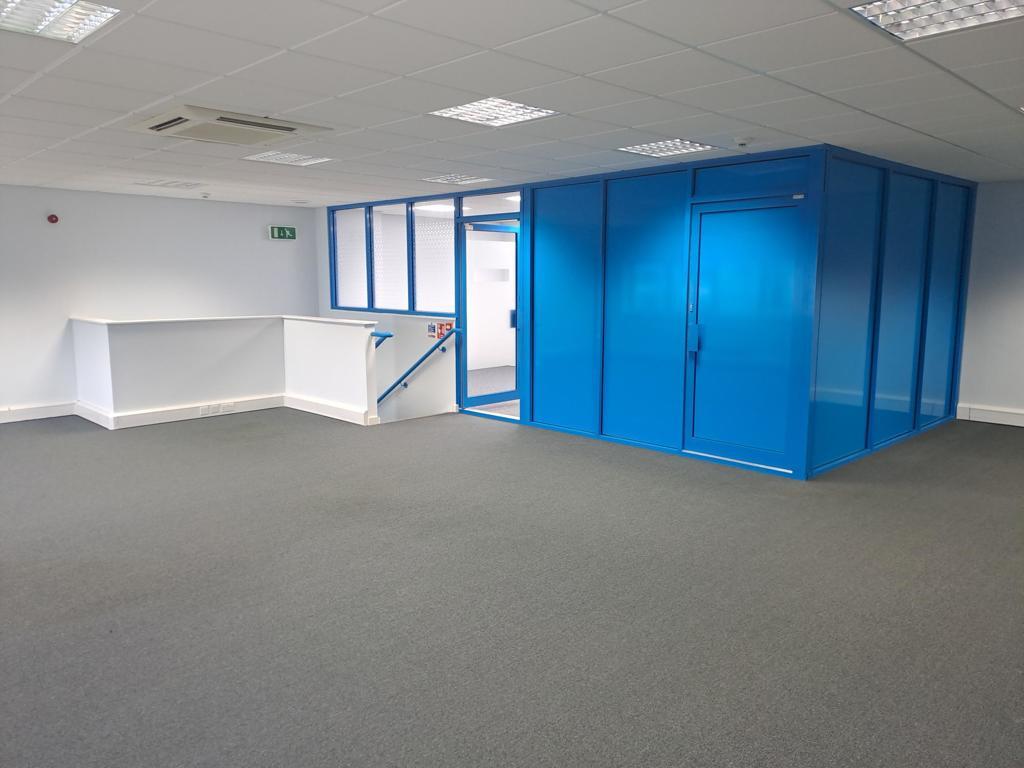 房产图片 6 - (I25-4) 单元8，The IO Centre，哈特菲尔德 AL10 9EW