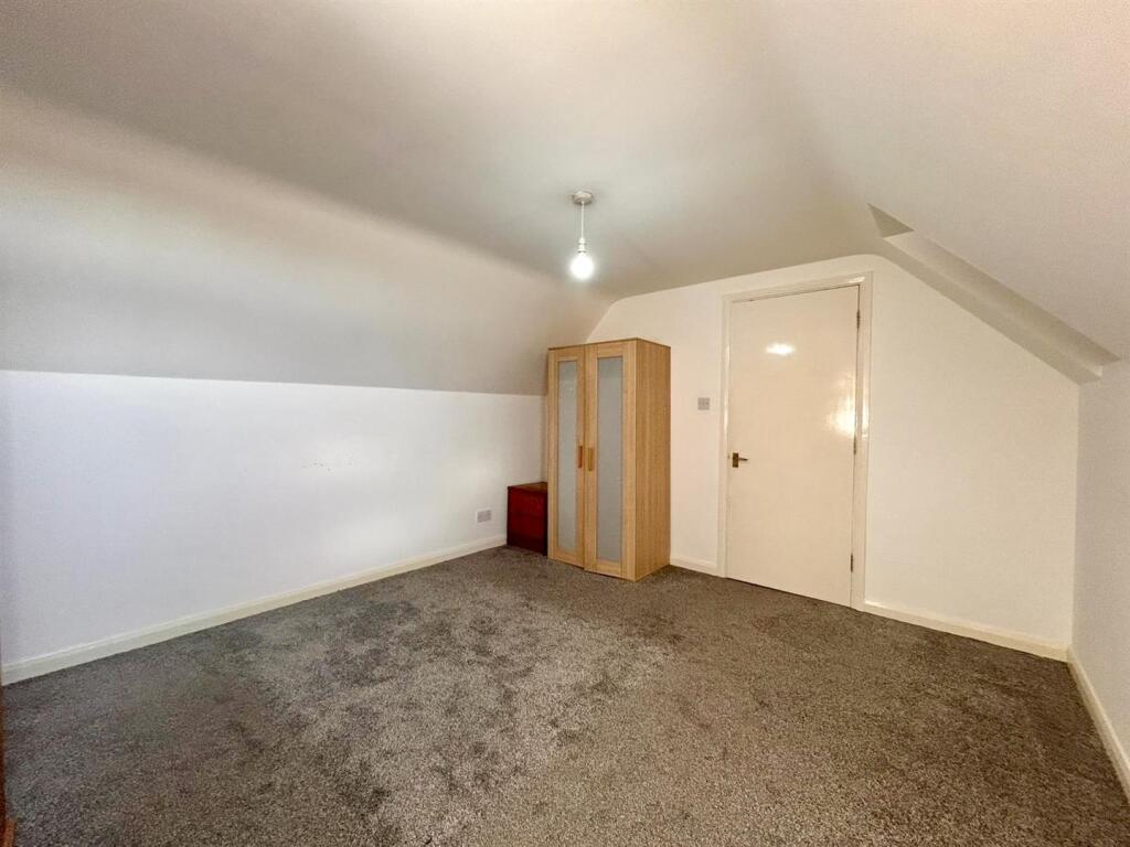 Manor Parade, Hatfield