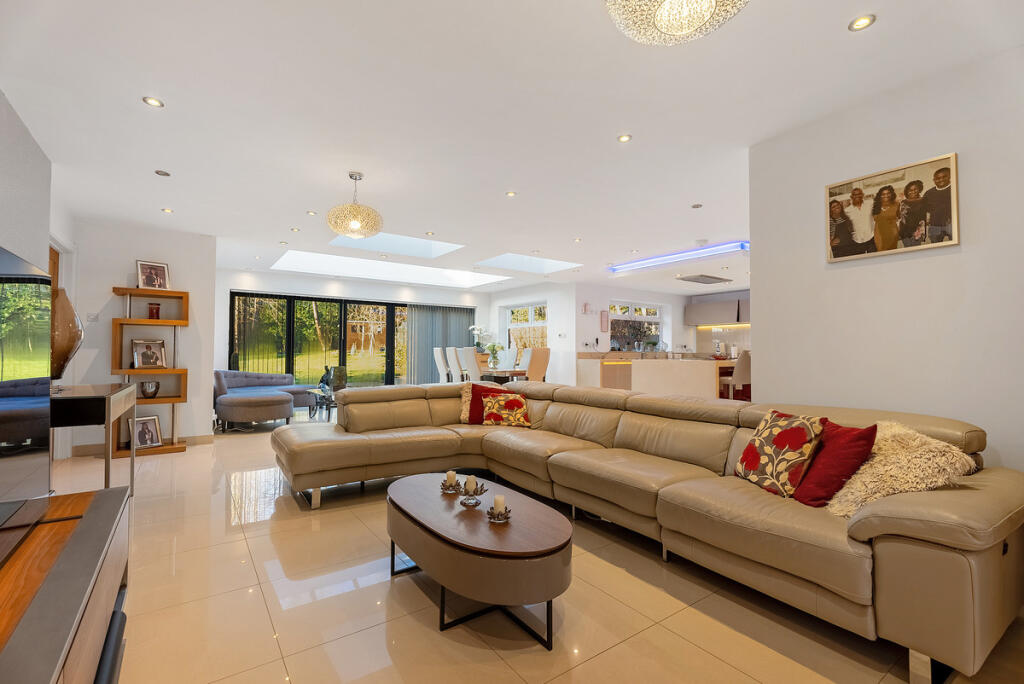 Additional image 9 of Pine Grove, Brookmans Park, AL9