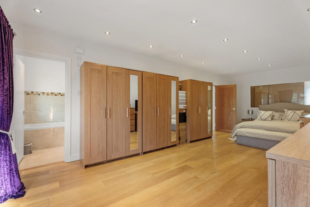 Additional image 19 of Pine Grove, Brookmans Park, AL9