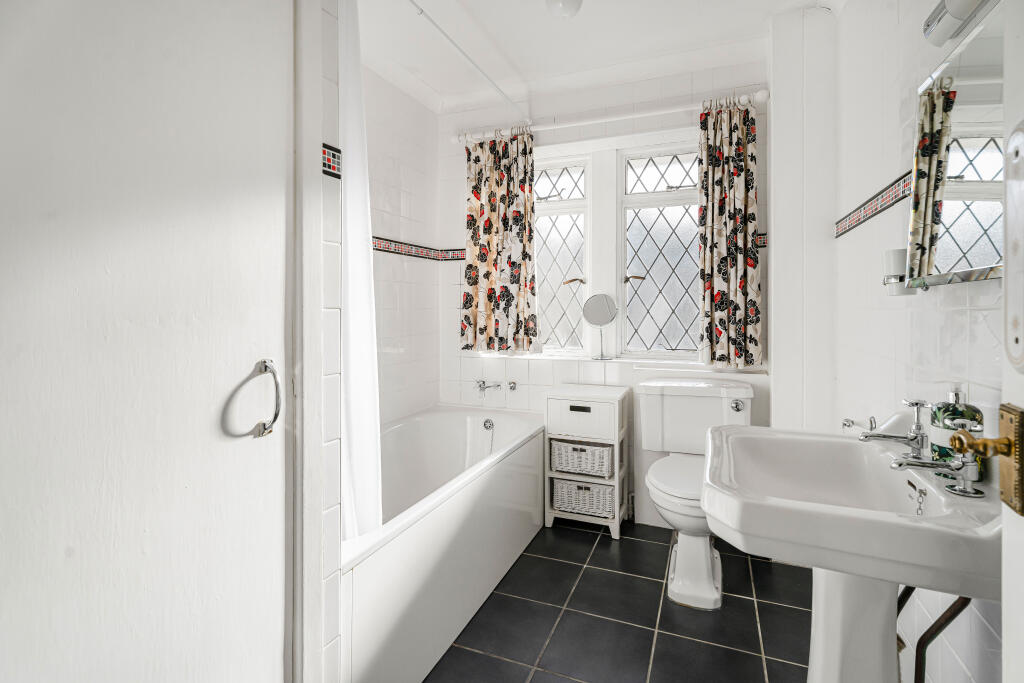 Additional image 16 of Bloomfield Road, Harpenden, AL5