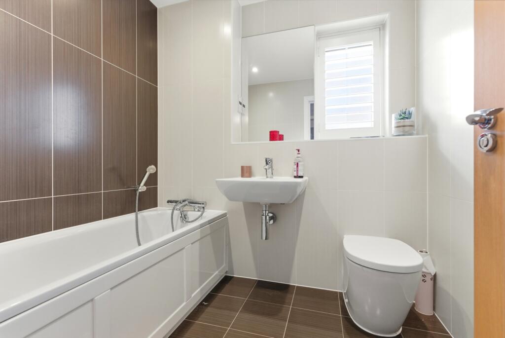 Additional image 20 of Mortimer Crescent, Kings Park, St. Albans, Hertfordshire, AL3