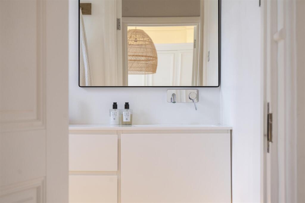 Additional image 17 of Hollybush Lane, Harpenden