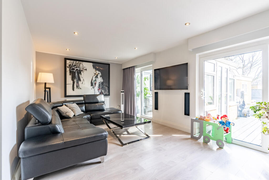 Additional image 2 of Whitecroft, St. Albans, Hertfordshire, AL1