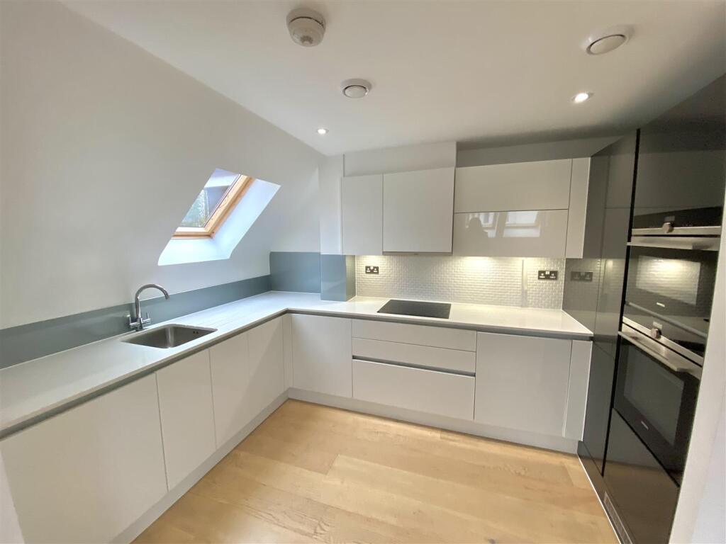 Additional image 5 of Georges Wood Road, Brookmans Park