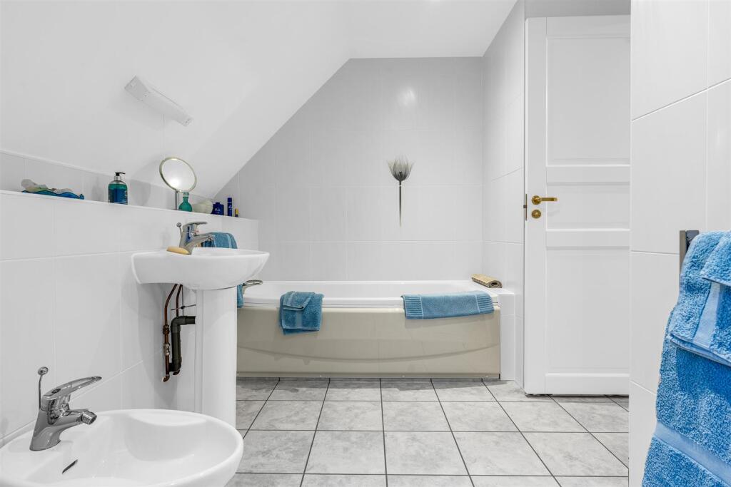 Additional image 19 of Oaklands Rise, Welwyn