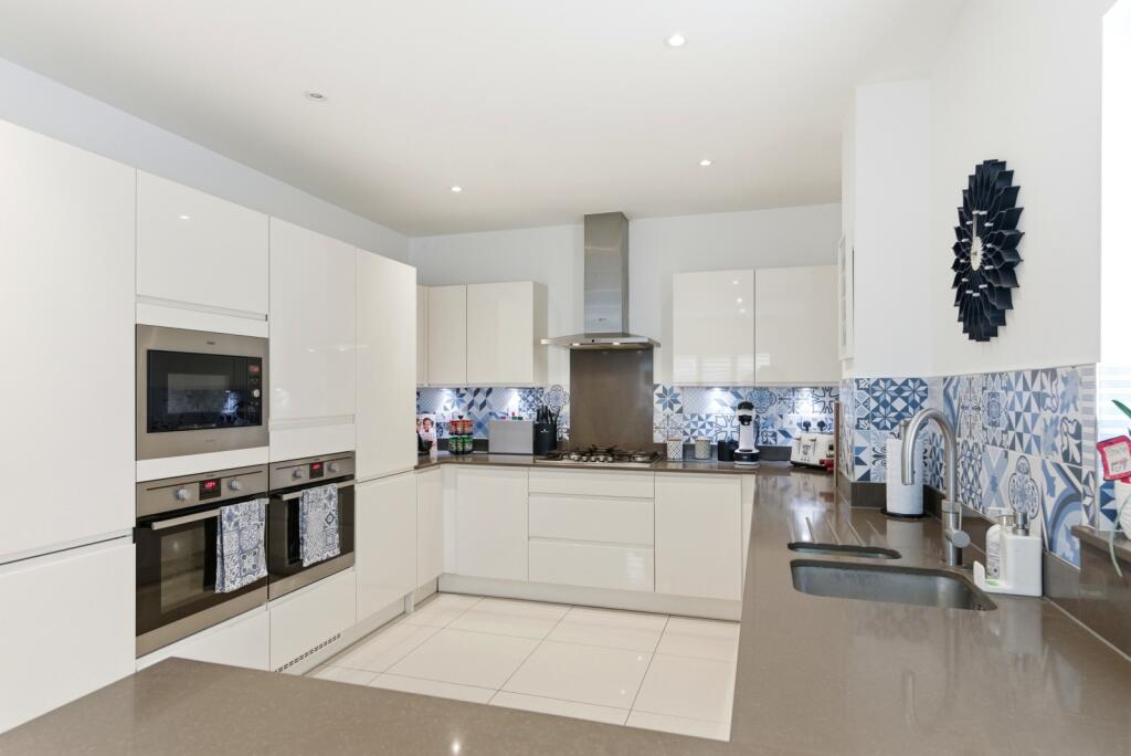 Additional image 5 of Mortimer Crescent, Kings Park, St. Albans, Hertfordshire, AL3