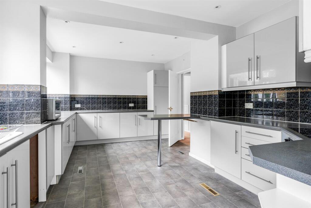 Additional image 12 of Carleton Rise, Welwyn