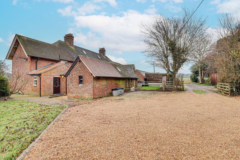 Additional image 12 of Fiddlers Hill, Luton Road, Harpenden, AL5