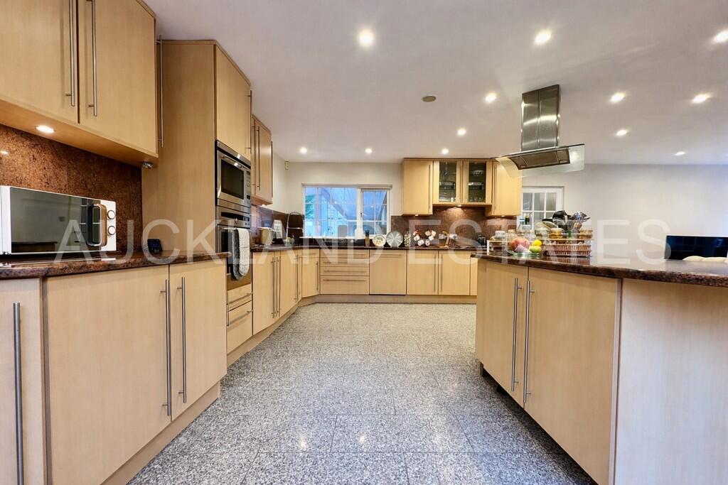 Additional image 15 of Foxes Lane, Brookmans Park, AL9