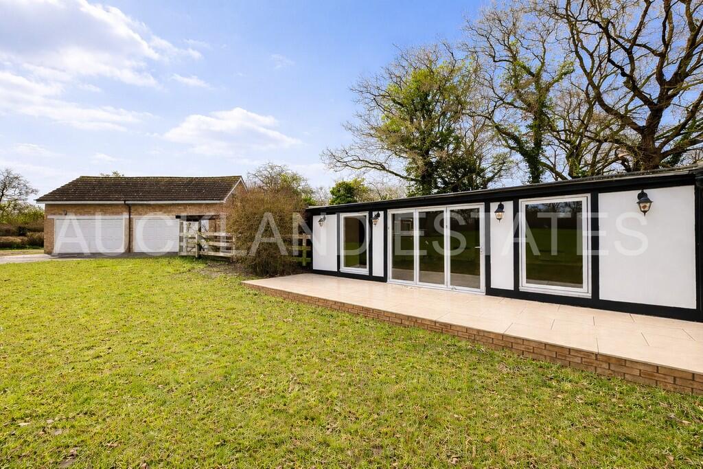 Additional image 39 of Foxes Lane, Brookmans Park, AL9