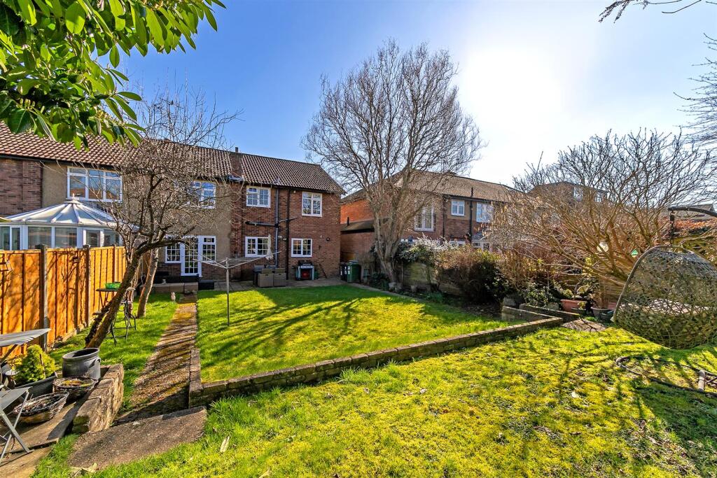 Additional image 25 of Blackthorn Close, St. Albans