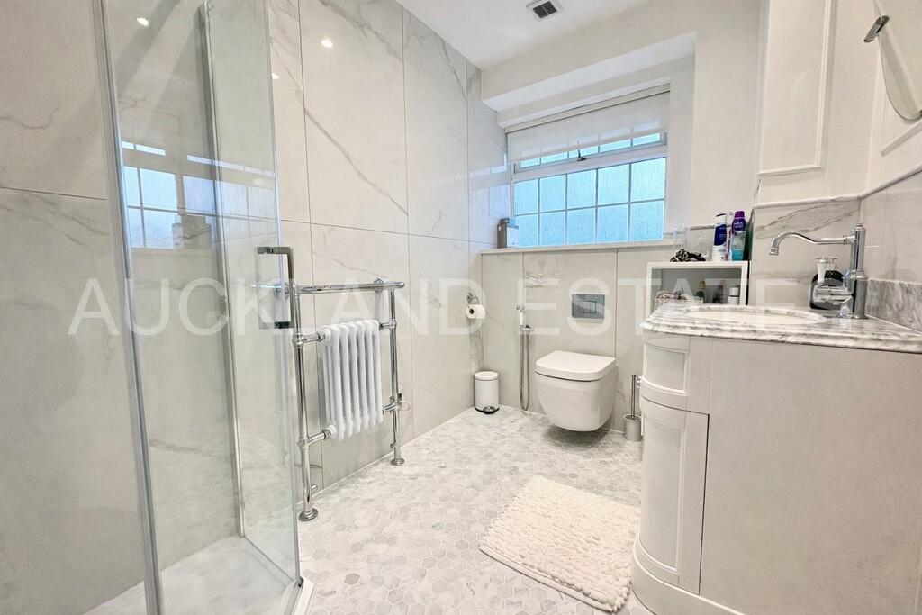 Additional image 34 of Foxes Lane, Brookmans Park, AL9