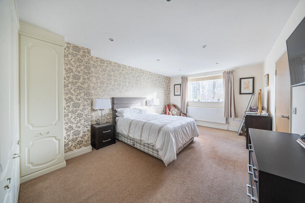 Additional image 5 of Long Buftlers, Harpenden, AL5