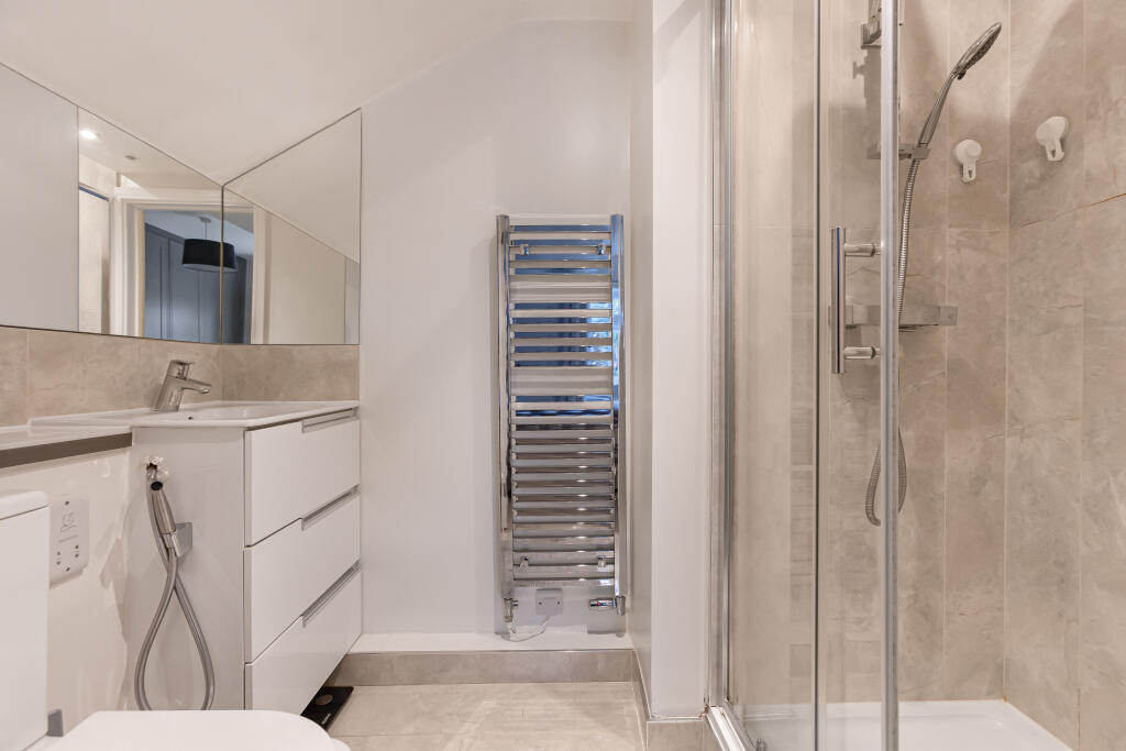 Additional image 23 of Carisbrooke Road, St. Albans, Hertfordshire, AL2