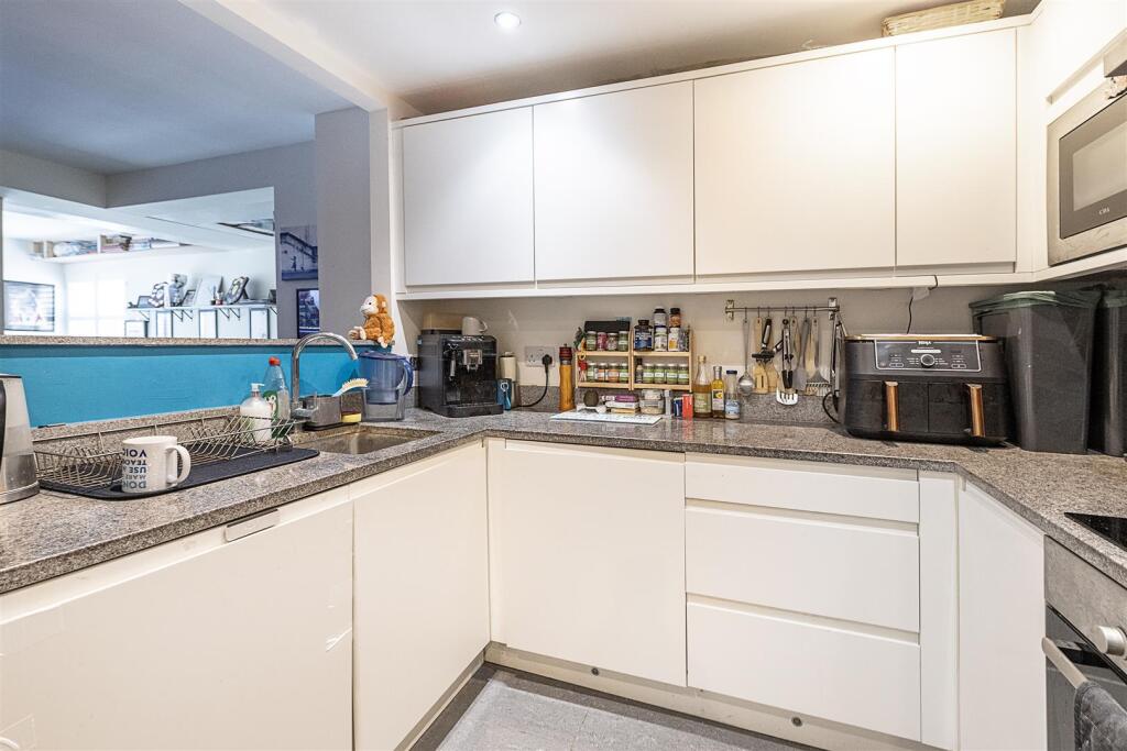 Additional image 3 of High Street, Sandridge, St Albans