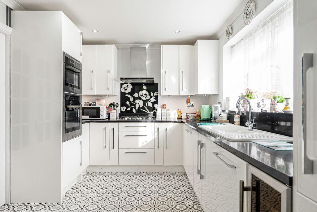 Additional image 20 of Alderman Close, Welham Green, AL9