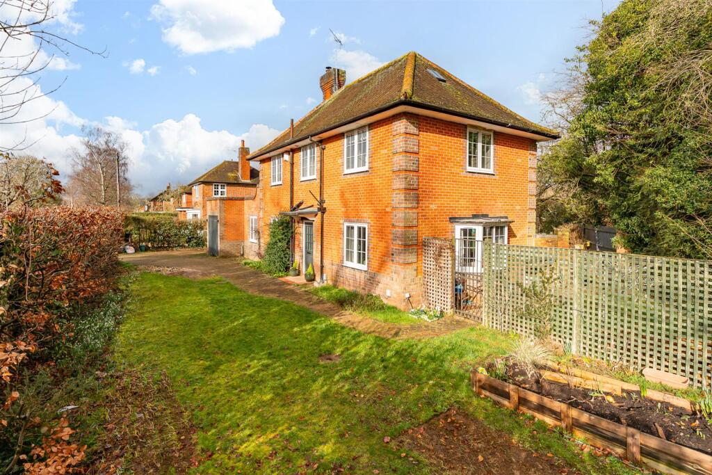 Additional image 31 of Youngs Rise, Welwyn Garden City