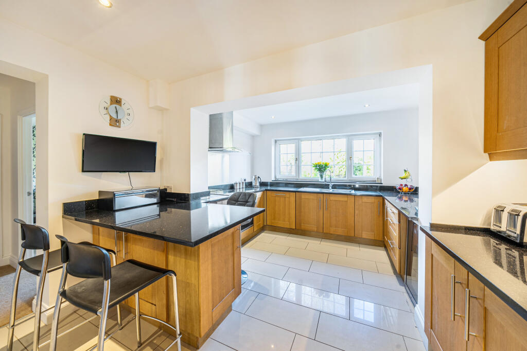 Additional image 3 of Long Buftlers, Harpenden, AL5