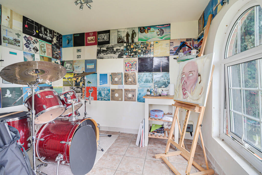 Additional image 18 of Castle Rise, Wheathampstead, Hertfordshire, AL4