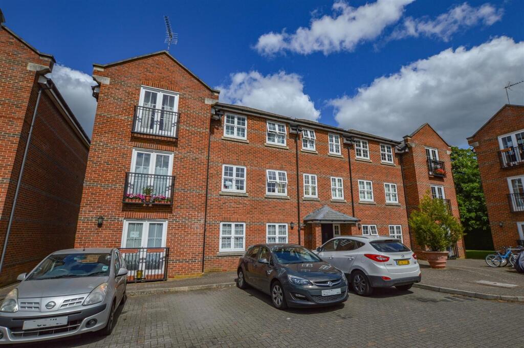 Lime Tree Court, London Colney, AL2